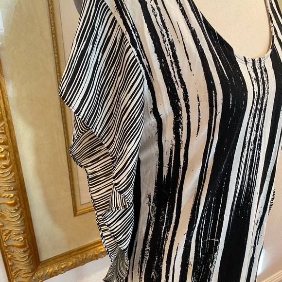 Black and white blouse - Picture 10 of 10